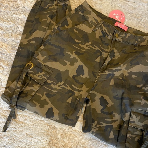 NWT Lilly’s Kloset Camouflage Cargo Jogger Pants - Picture 2 of 5